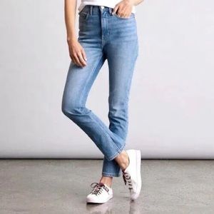 Elizabeth and James High Rise The Vintage Straight Jeanss